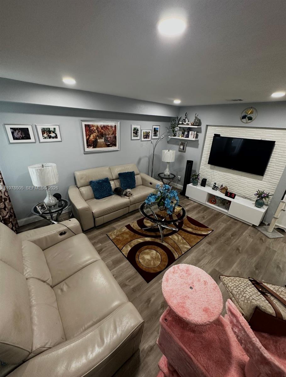 SAGA BAY TOWNHOMES - Residential