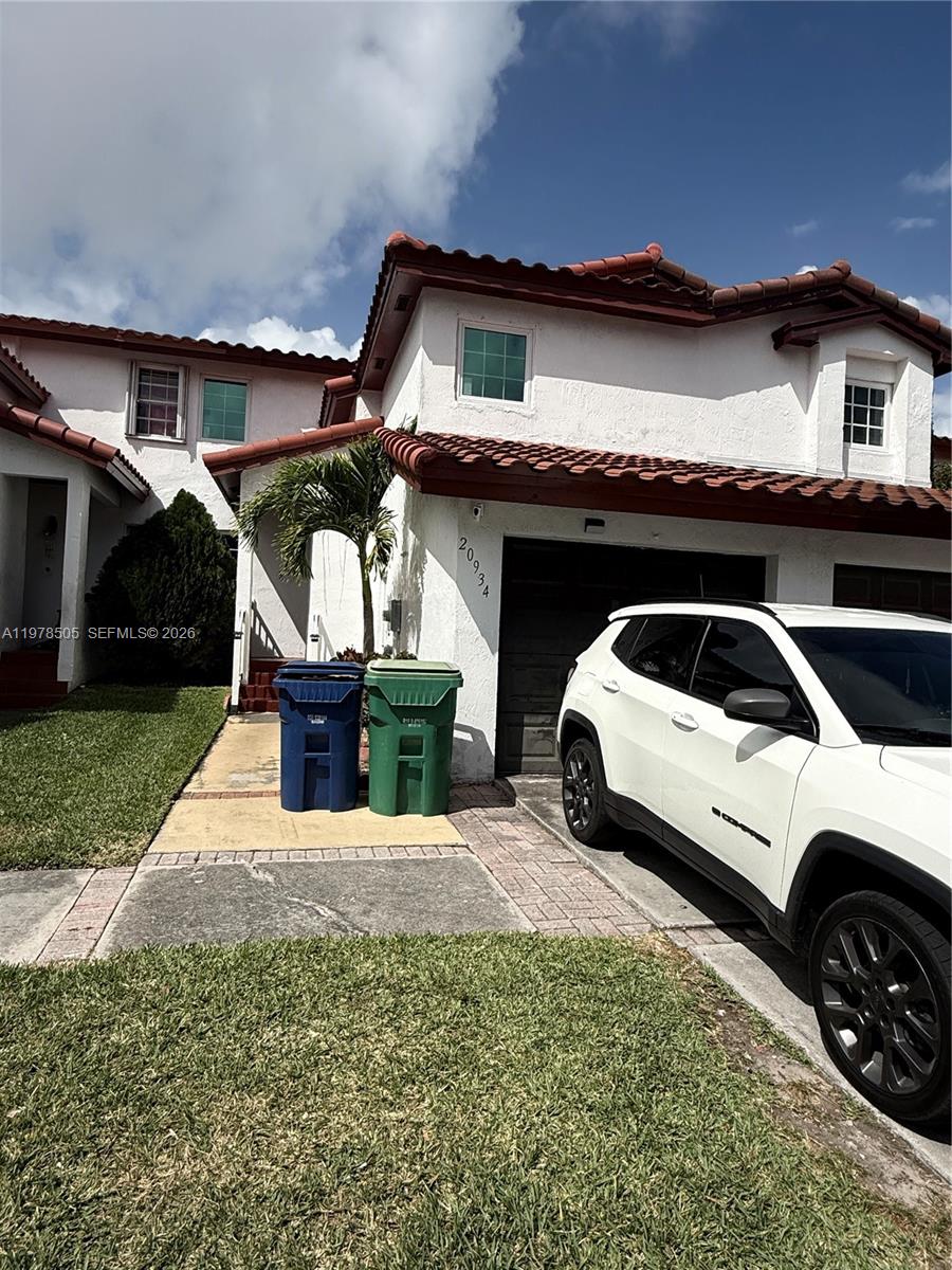 SAGA BAY TOWNHOMES - Residential