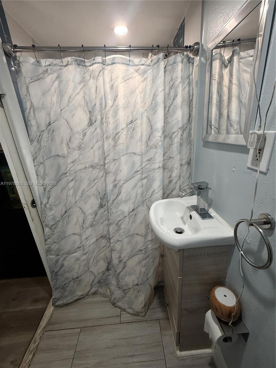 SAGA BAY TOWNHOMES - Residential