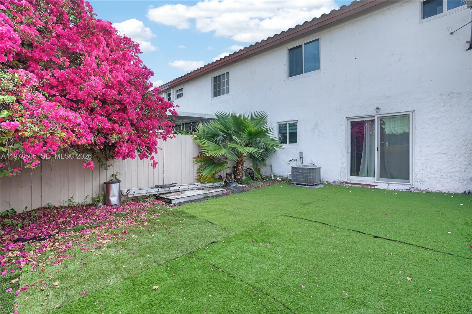 SAGA BAY TOWNHOMES - Residential