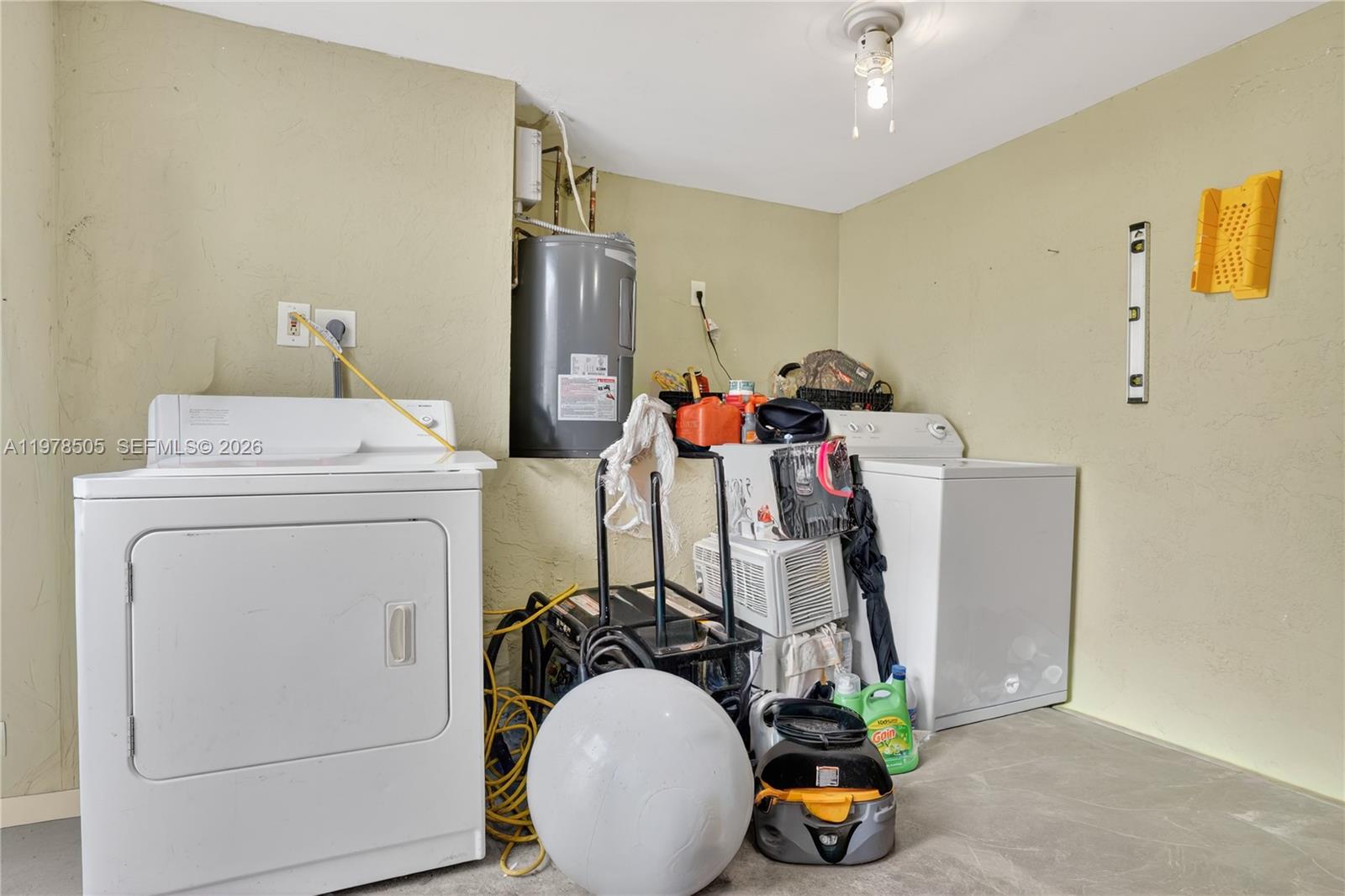 SAGA BAY TOWNHOMES - Residential