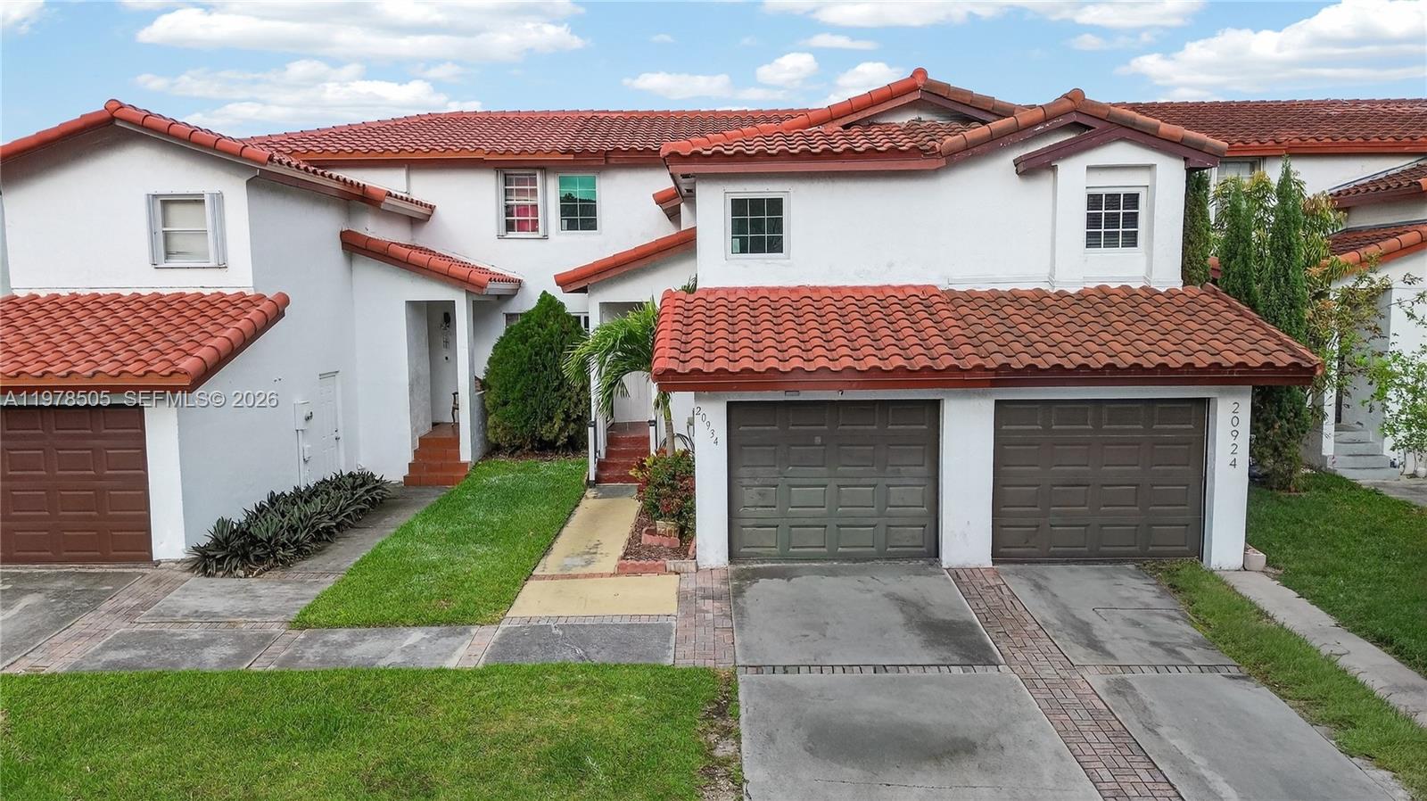 SAGA BAY TOWNHOMES - Residential