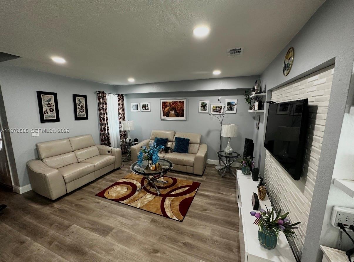 SAGA BAY TOWNHOMES - Residential