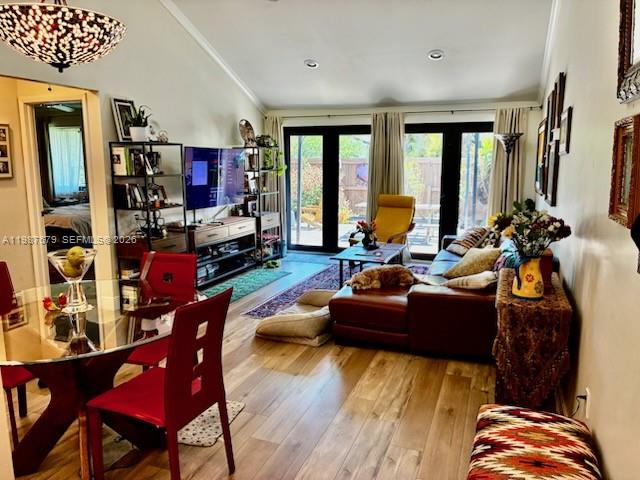 BRIAR BAY TOWNHOUSE ESTAT - Residential