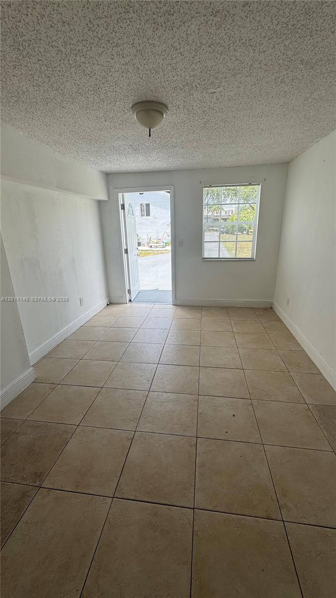HOLLYWOOD LAWNS - Residential Lease