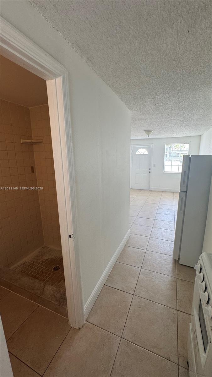 HOLLYWOOD LAWNS - Residential Lease
