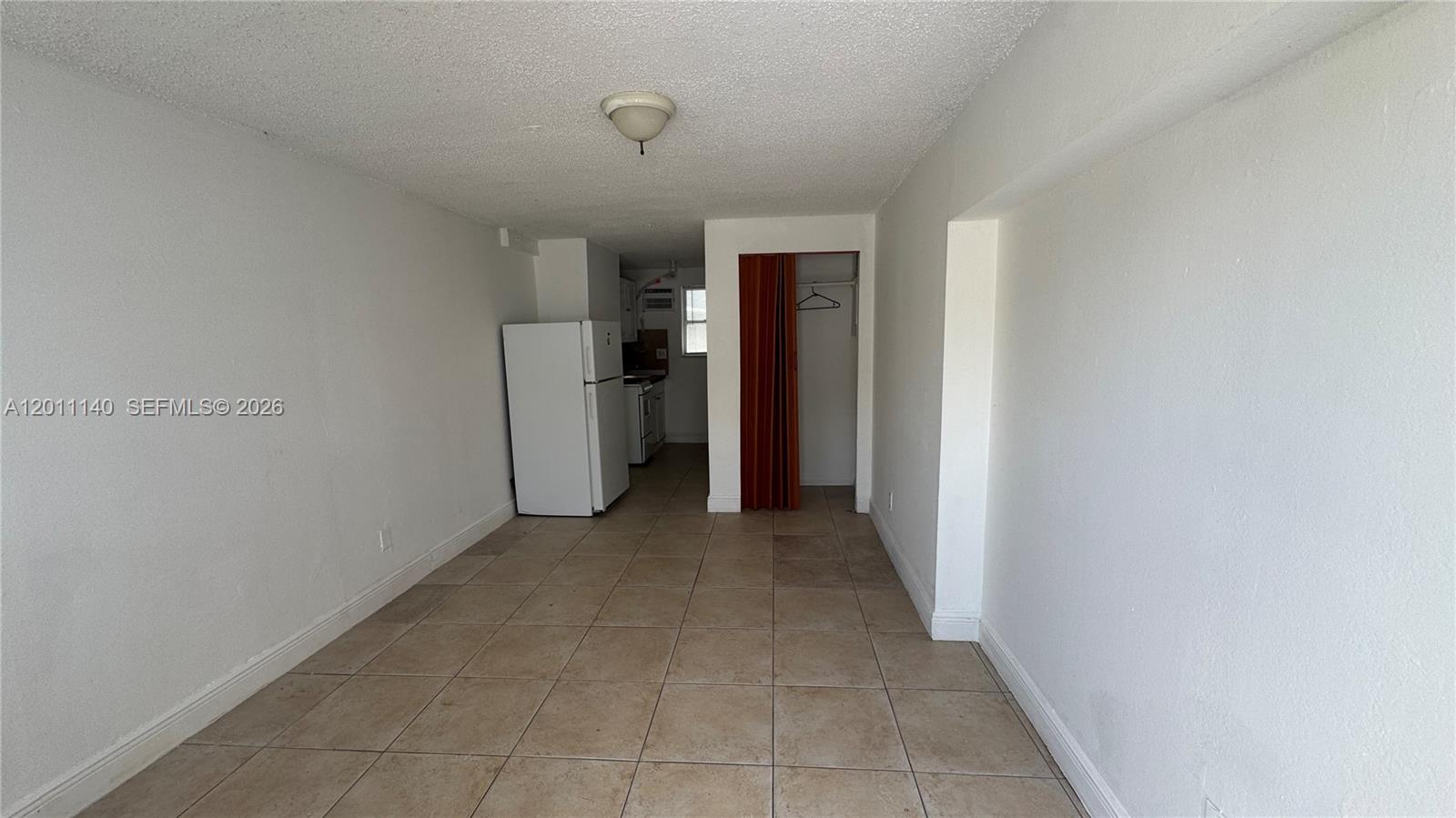 HOLLYWOOD LAWNS - Residential Lease