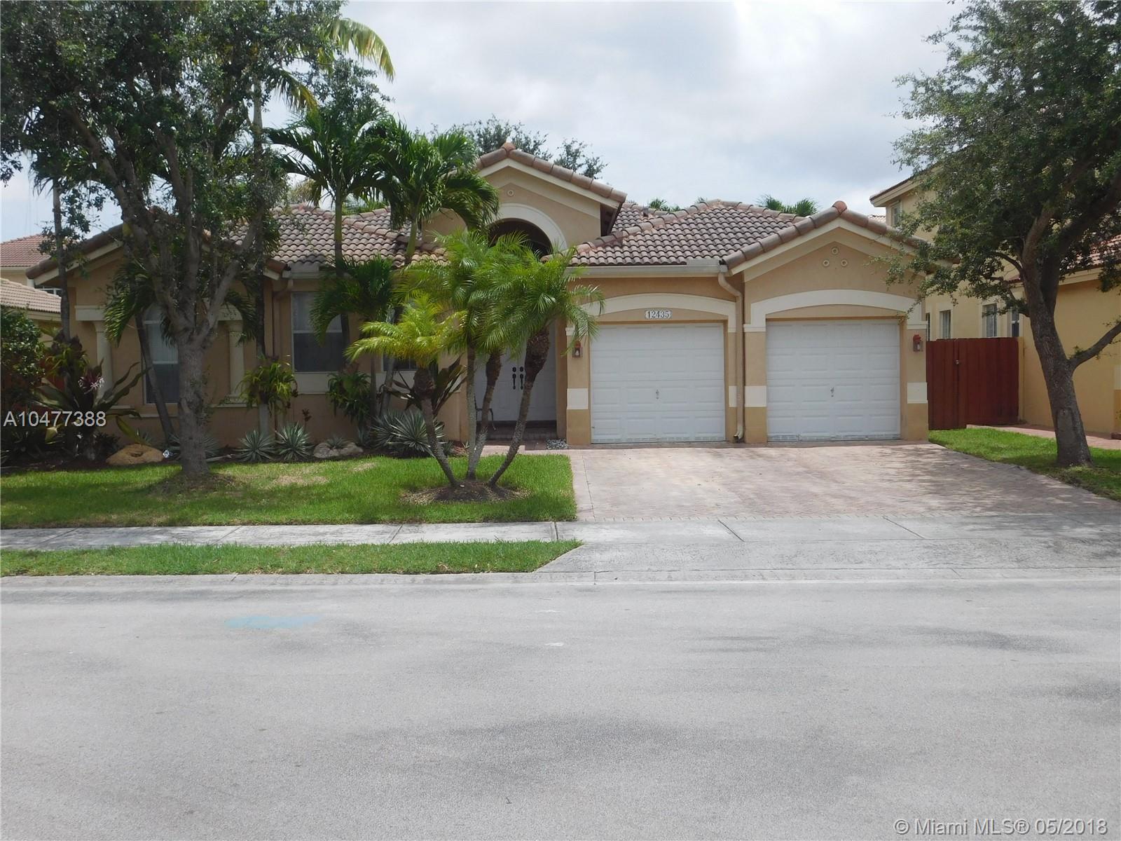SINGLE FAMILY HOME! NOT A TOWNHOUSE! THIS SPACIOUS 4 BEDROOM 2 FULL BATH HOME FEATURES A 2 CAR GARAGE AND CERAMIC FLOORS. WASHER AND DRYER INSIDE THE UNIT. ONE STORY HOME!!! NO STAIRS TO CLIMB!!!. TENANT OCCUPIED. PLEASE CALL LISTING AGENT FOR APPOINTMENT. 6 MONTH RENTAL AVAILABLE.