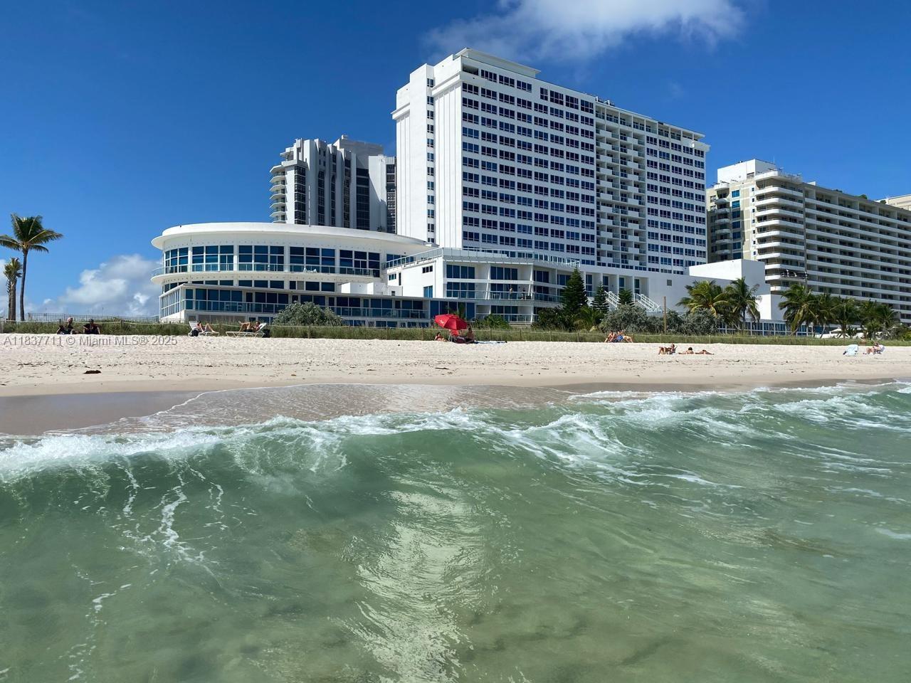 5445 Collins Ave 1515