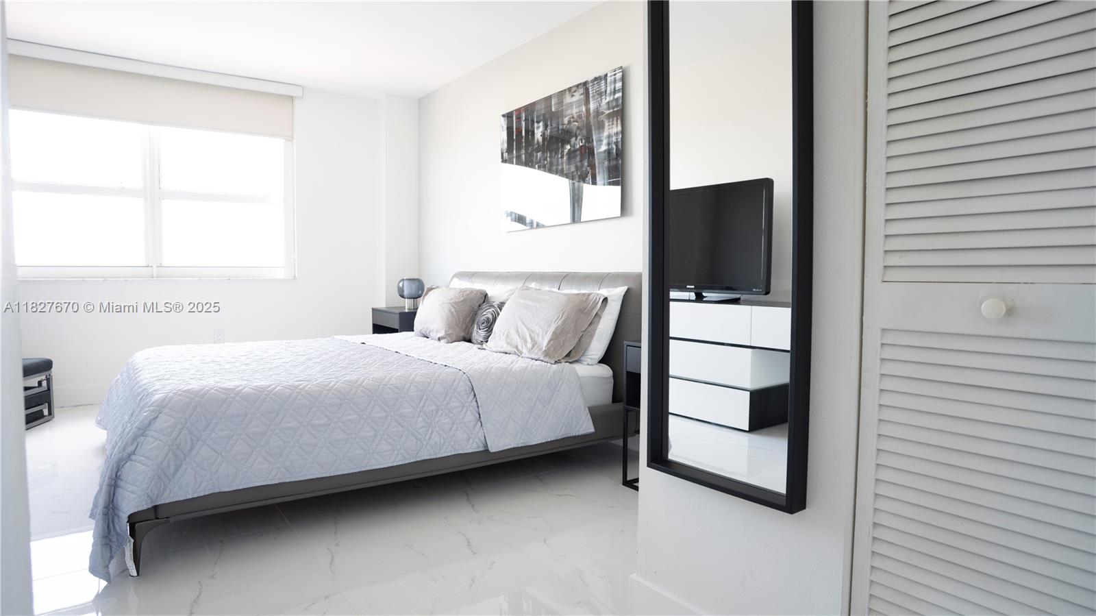 LUXURIOUS APARTMENT LOCATED MINUTES FROM MIAMI BEACH , FULLY FURNISHED , IDEAL FOR FAMILY VACATIONS.