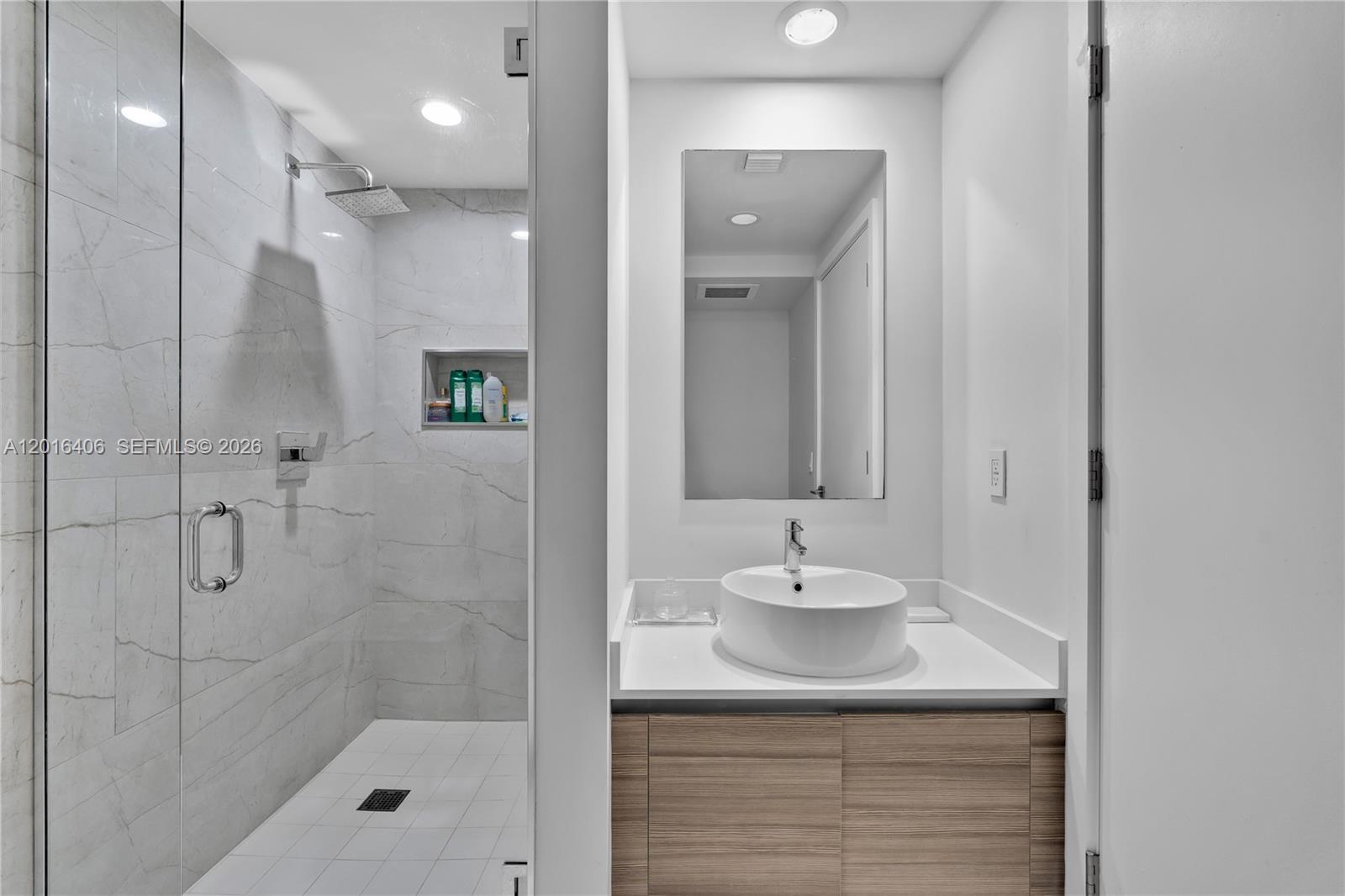 3401 MIDTOWN CONDO - Residential Lease