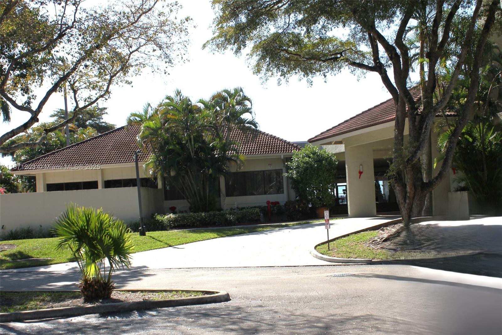 LAKE EMERALD CONDOMINIUM - Residential