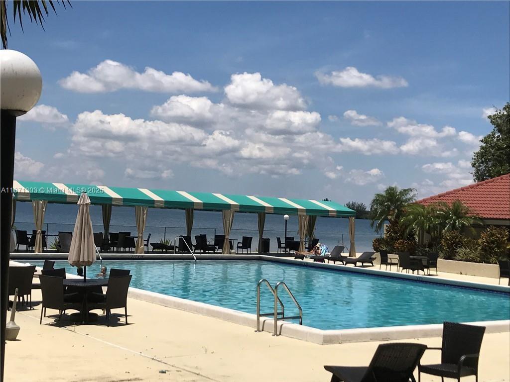 LAKE EMERALD CONDOMINIUM - Residential