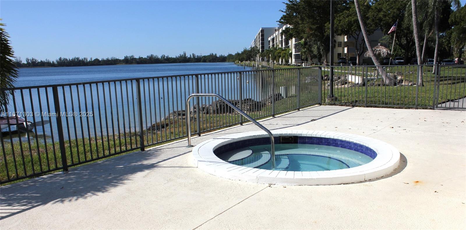 LAKE EMERALD CONDOMINIUM - Residential