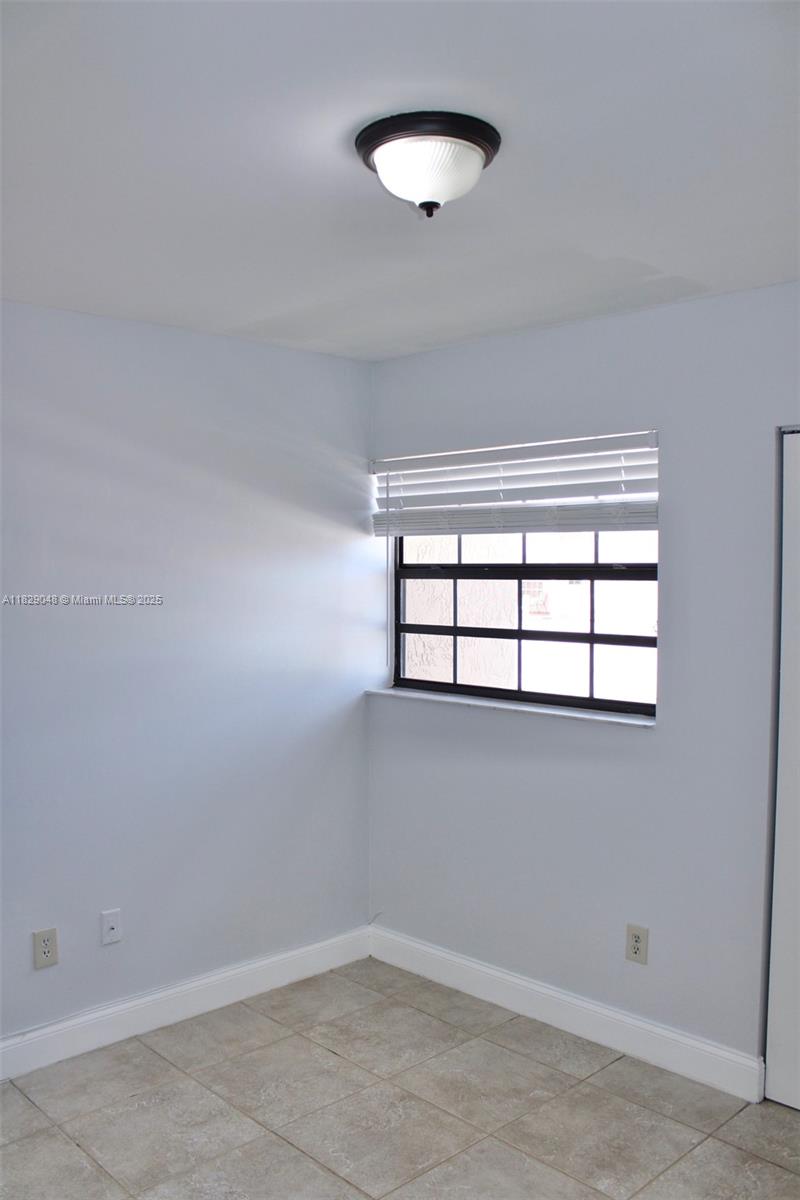 2728 W 74th St 2728