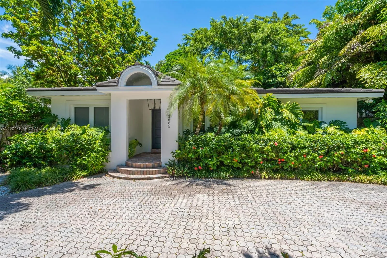 Miami, Florida 33133, United States, 3 Bedrooms Bedrooms, ,2 BathroomsBathrooms,Residential,Active,158078