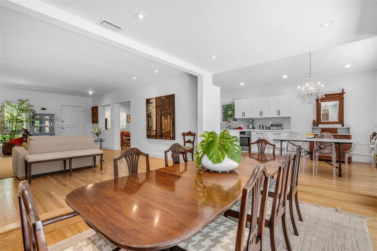 Miami, Florida 33133, United States, 3 Bedrooms Bedrooms, ,2 BathroomsBathrooms,Residential,Active,158078