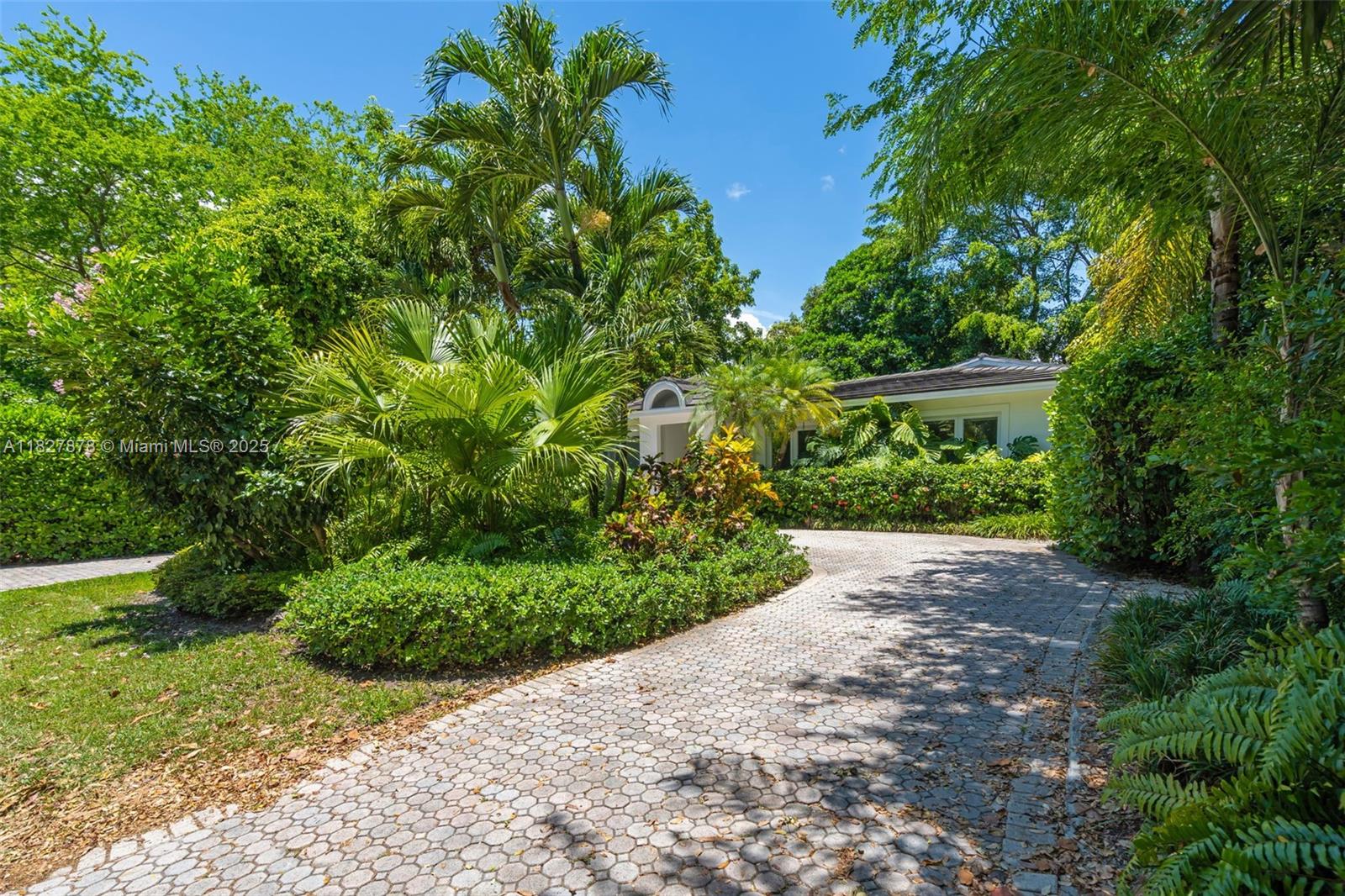 3865 Poinciana Ave