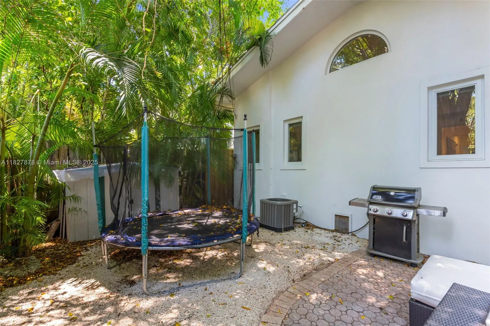 Miami, Florida 33133, United States, 3 Bedrooms Bedrooms, ,2 BathroomsBathrooms,Residential,Active,158078