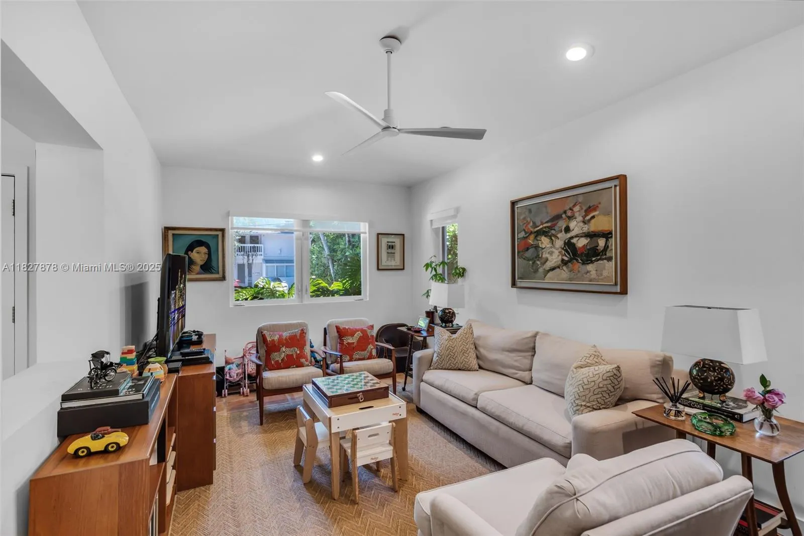 Miami, Florida 33133, United States, 3 Bedrooms Bedrooms, ,2 BathroomsBathrooms,Residential,Active,158078