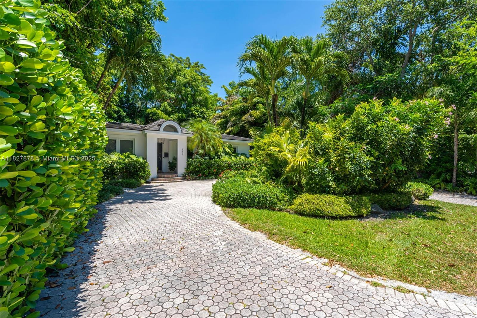 3865 Poinciana Ave