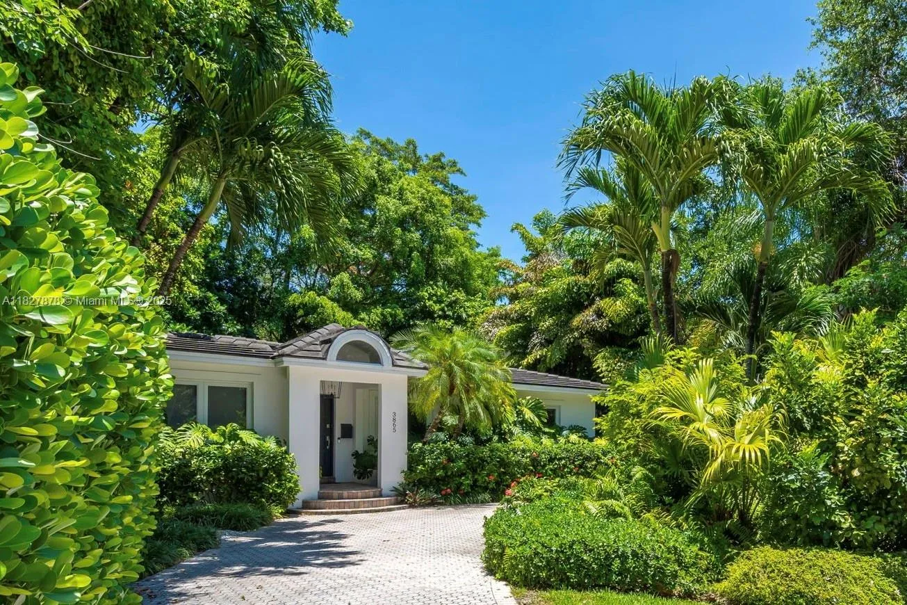 Miami, Florida 33133, United States, 3 Bedrooms Bedrooms, ,2 BathroomsBathrooms,Residential,Active,158078 Miami, Florida 33133, United States, 3 Bedrooms Bedrooms, ,2 BathroomsBathrooms,Residential,Active,158078