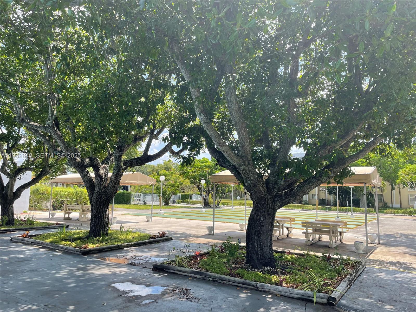 LAKE PARK CONDO NO 1 - BL - Residential