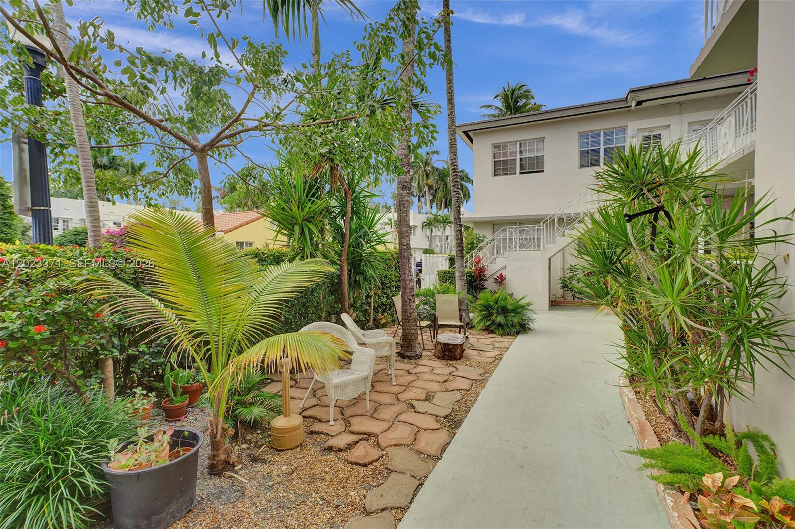 ESPANOLA WAY VILLAS CONDO - Residential