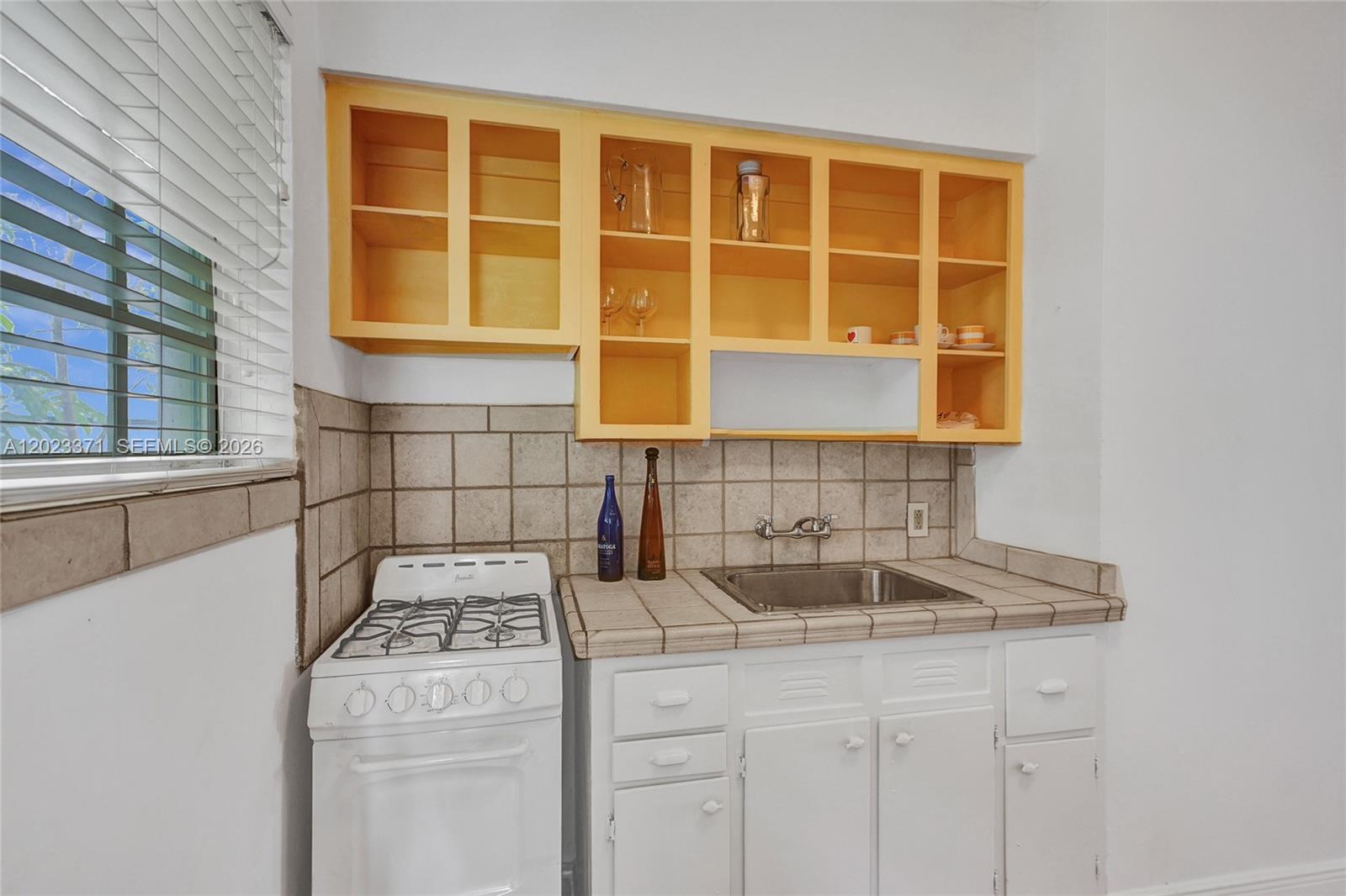 ESPANOLA WAY VILLAS CONDO - Residential