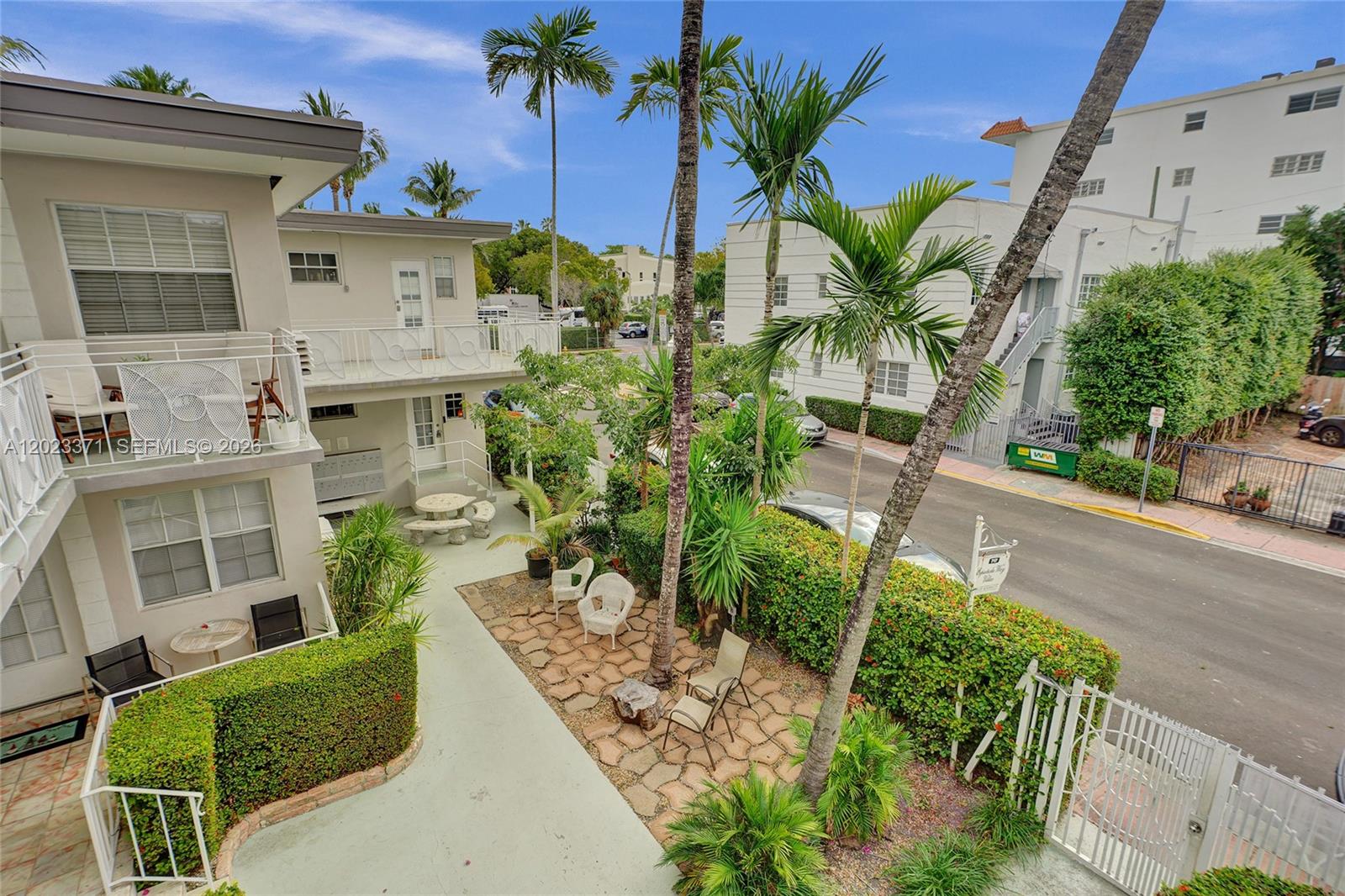 ESPANOLA WAY VILLAS CONDO - Residential