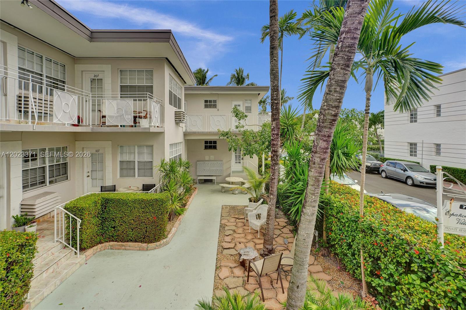 ESPANOLA WAY VILLAS CONDO - Residential