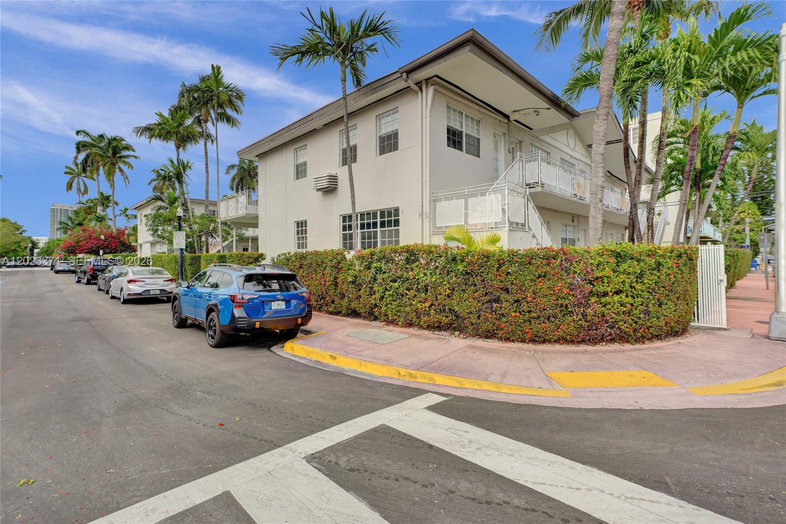 ESPANOLA WAY VILLAS CONDO - Residential
