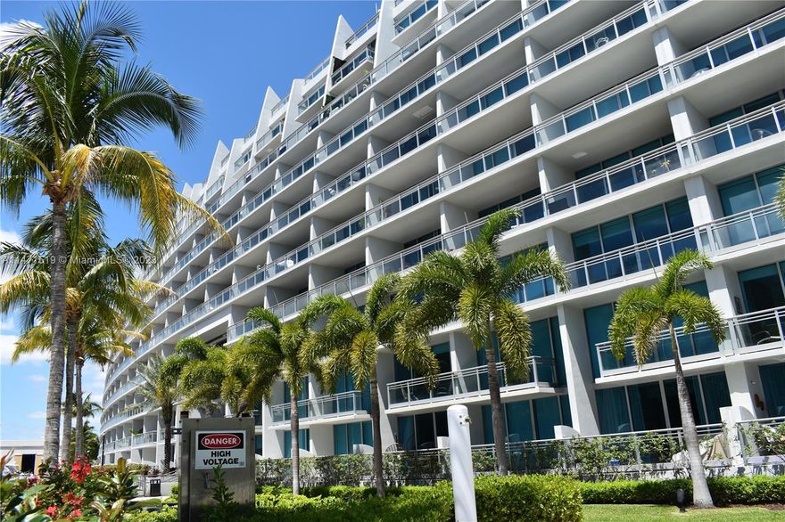 BEAUTIFUL TOWNHOME WITH TWO BEDROOMS + DEN, THREE FULL BATHS FOR SALE. THIS GORGEOUS APARTMENT IS FACING THE POOL AND HAS INTERCOASTAL VIEWS. AMPLE KITCHEN WITH GRANITE COUNTERTOPS, STAINLESS STEEL APPLIANCES, WINE FRIDGE, CUSTOM MADE CABINETS. BEAUTIFUL PORCELAIN FLOORS THROUGHOUT. ONE PARKING SPACE ASSIGNED. THE BUILDING INCLUDES AMAZING AMENITIES SUCH AS POOL, TENNIS COURTS, GYM, THEATER, COMMUNITY AREA FOR EVENTS, SQUASH, YOGA, SPA AND MUCH MORE. ENJOY THE LIFESTYLE OF AVENTURA. UNIT IS VACANT, EASY TO SHOW. THIS PROPERTY IS A MUST SEE! GREAT FOR INCOME PRODUCING OR FOR YOU TO ENJOY!