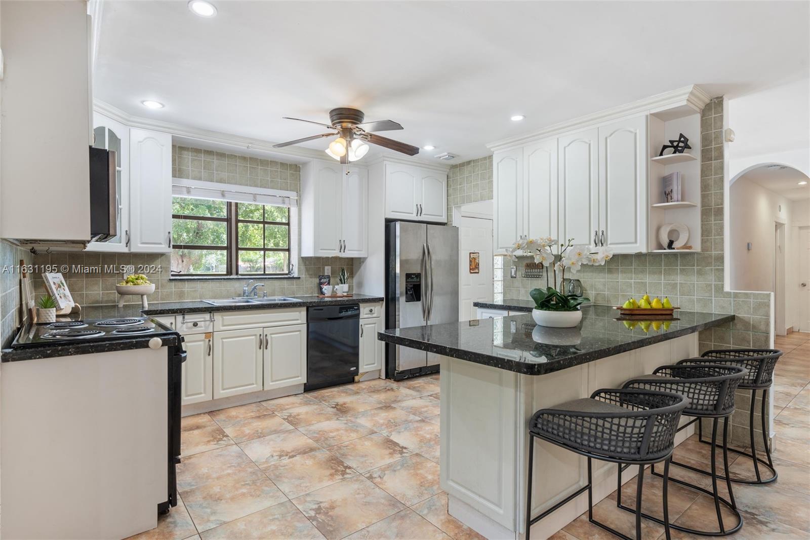 WINDWARD MANOR NO 3 - Residential