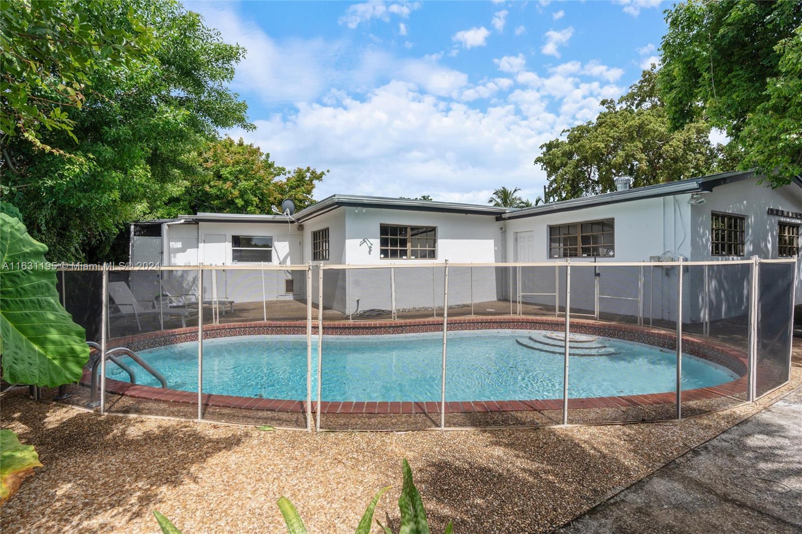 WINDWARD MANOR NO 3 - Residential