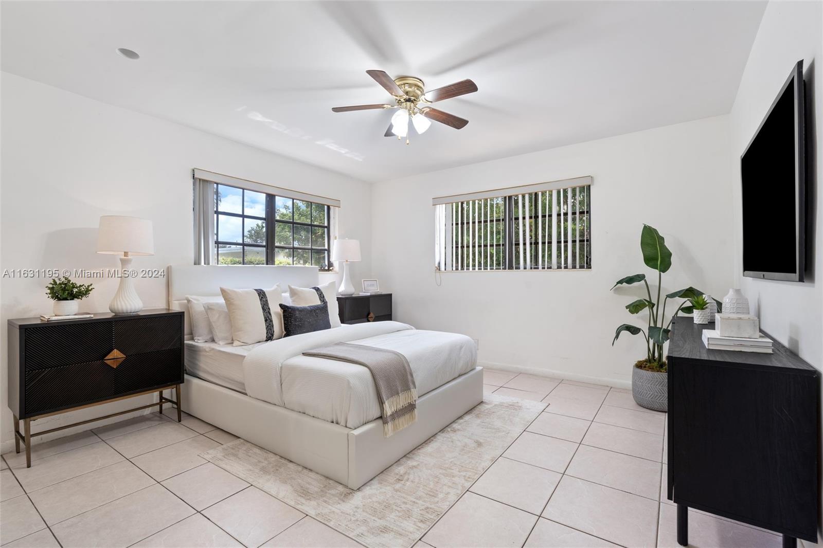 WINDWARD MANOR NO 3 - Residential