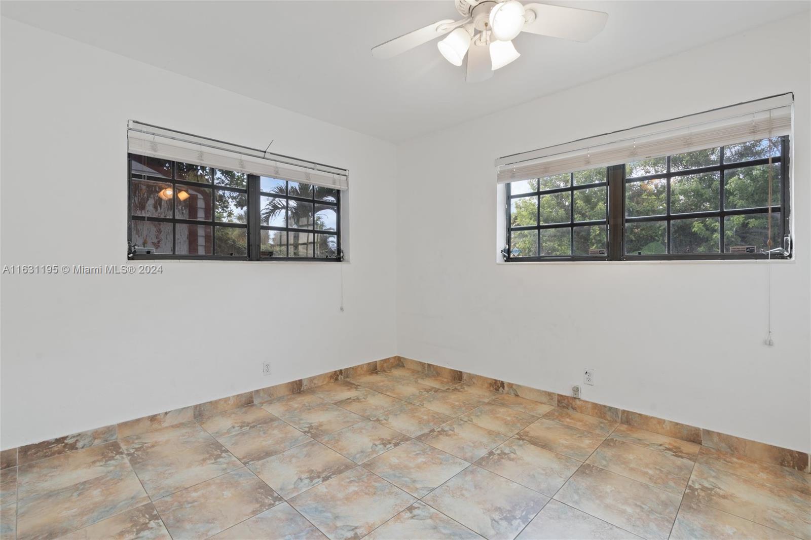 WINDWARD MANOR NO 3 - Residential