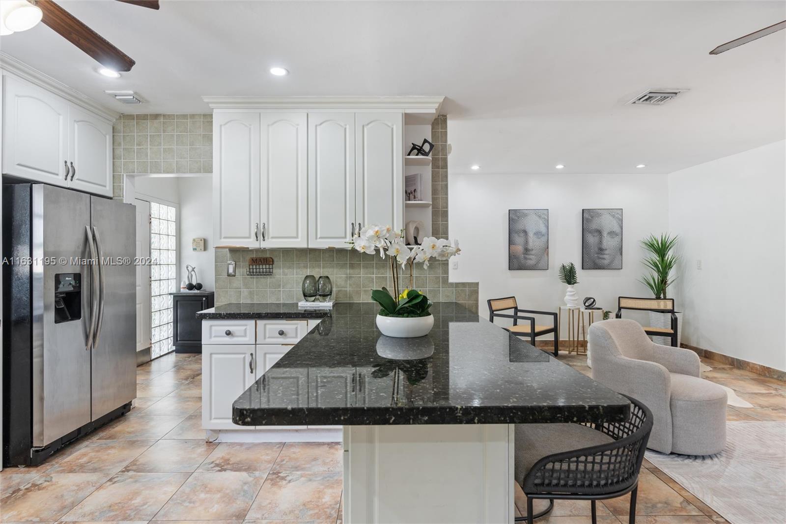 WINDWARD MANOR NO 3 - Residential