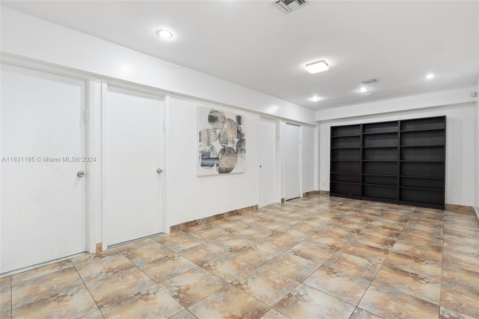 WINDWARD MANOR NO 3 - Residential