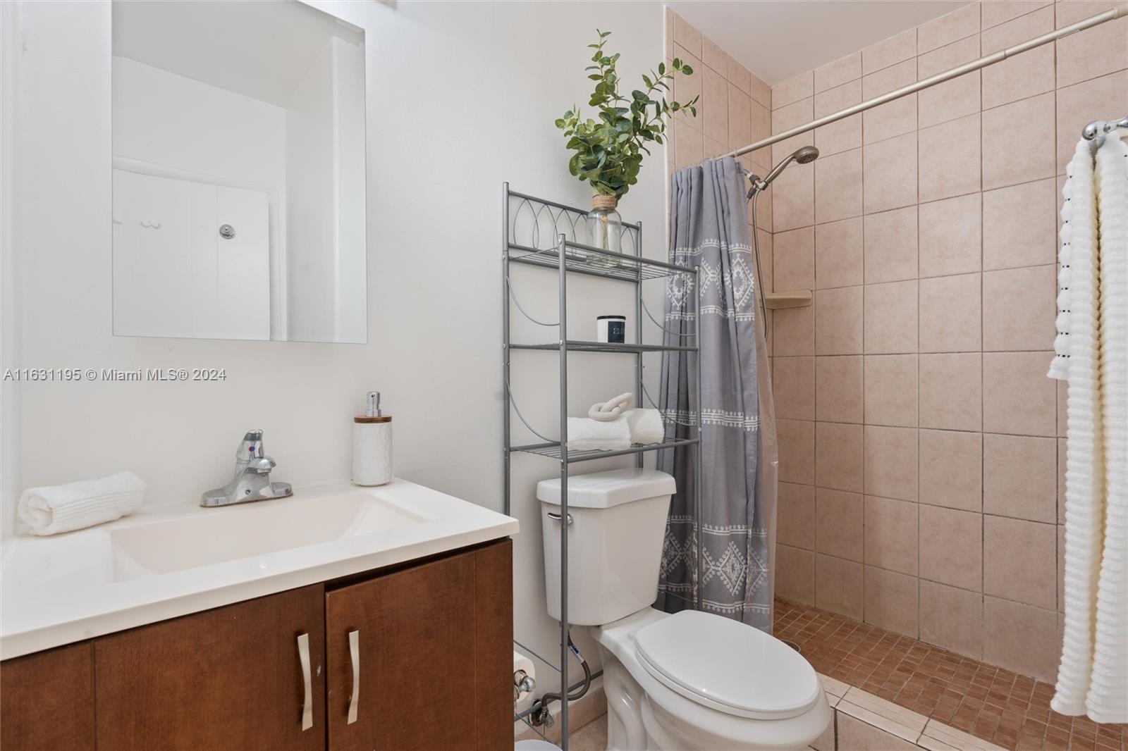 WINDWARD MANOR NO 3 - Residential