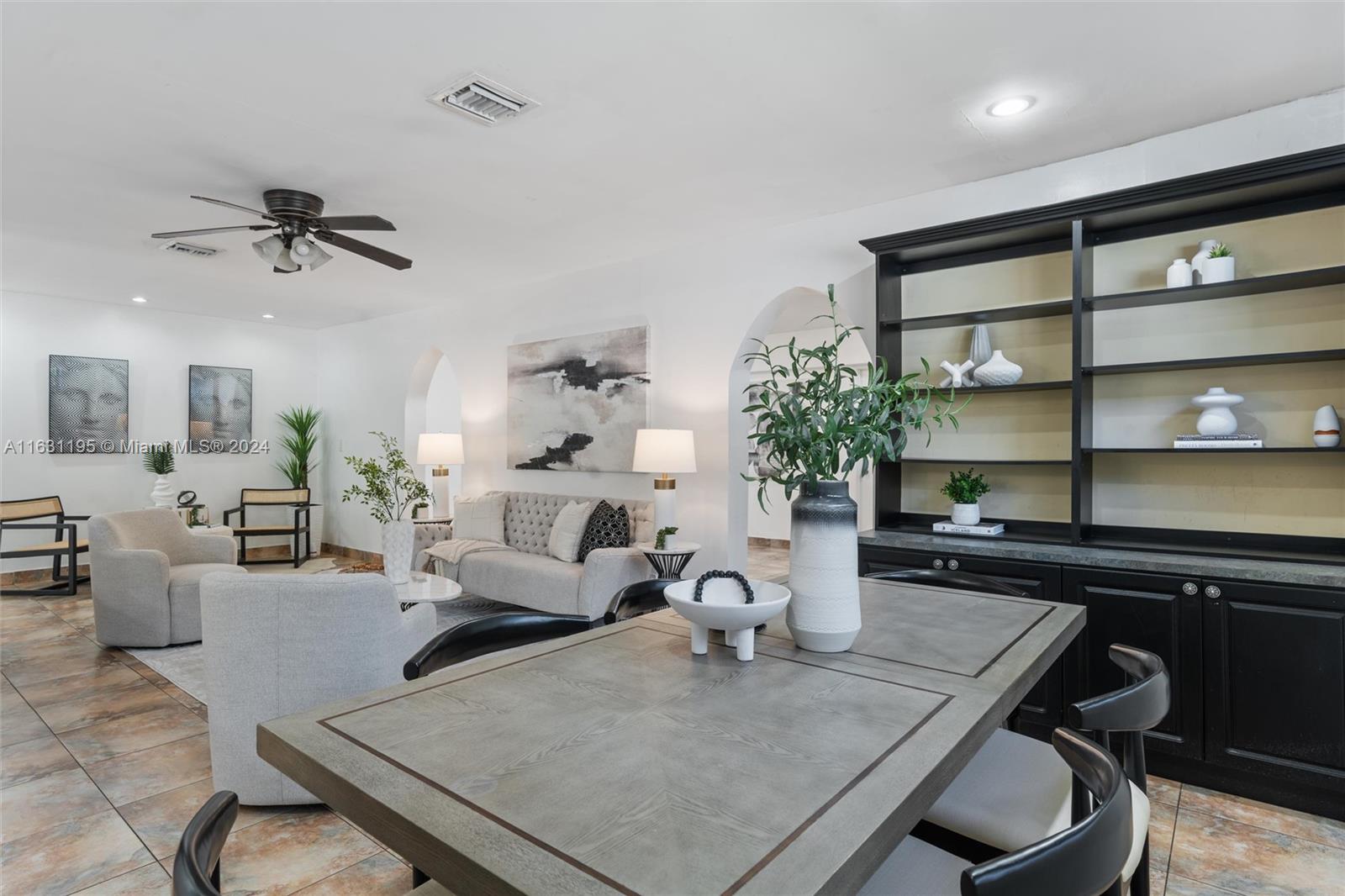 WINDWARD MANOR NO 3 - Residential
