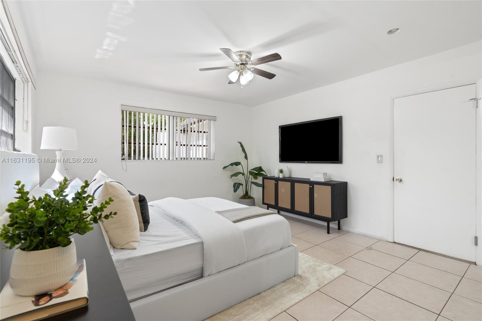 WINDWARD MANOR NO 3 - Residential