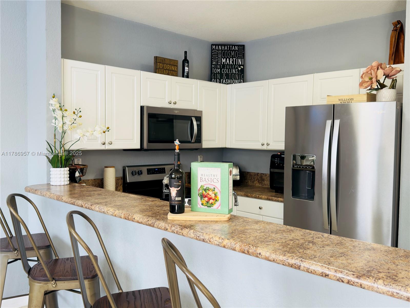 A Hidden Gem in Floridian Isles II! Spacious 3-bedroom, 2.5-bath townhome located in the gated community of Floridian Isles II. Minutes from Homestead Air Reserve Base, outdoor adventures like ATV rides, fishing, By Brothers, farm-to-table markets, and close to the Florida Turnpike. Corner unit with tons of natural light, a private backyard perfect for entertaining, and a generous primary suite upstairs. Two additional bedrooms offer flexible living space and 3 car spaces.
With a few minor updates you can transform this property into your real Miami dream home.