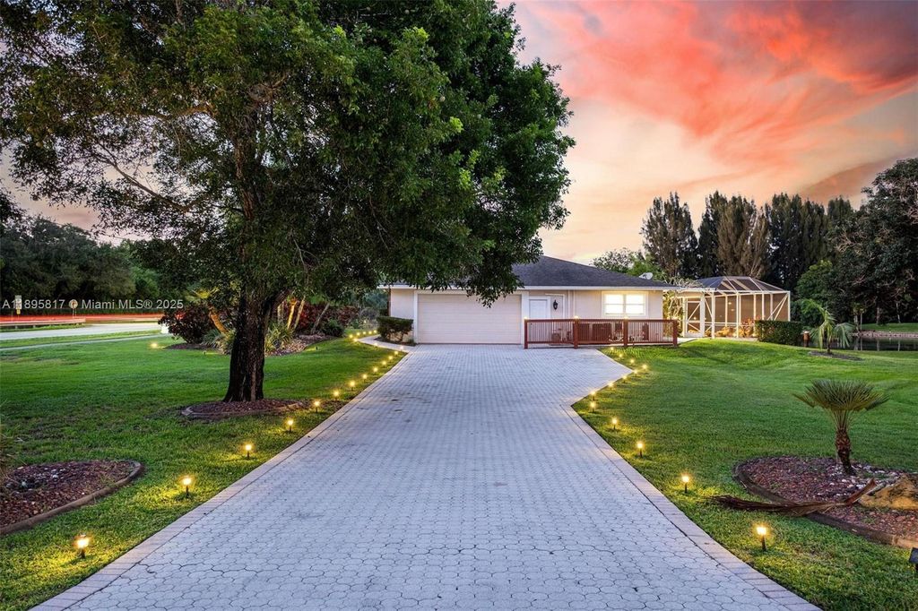 Photo of 4020 SW 112th Ave, Davie, FL 33330 (MLS # A11895817)