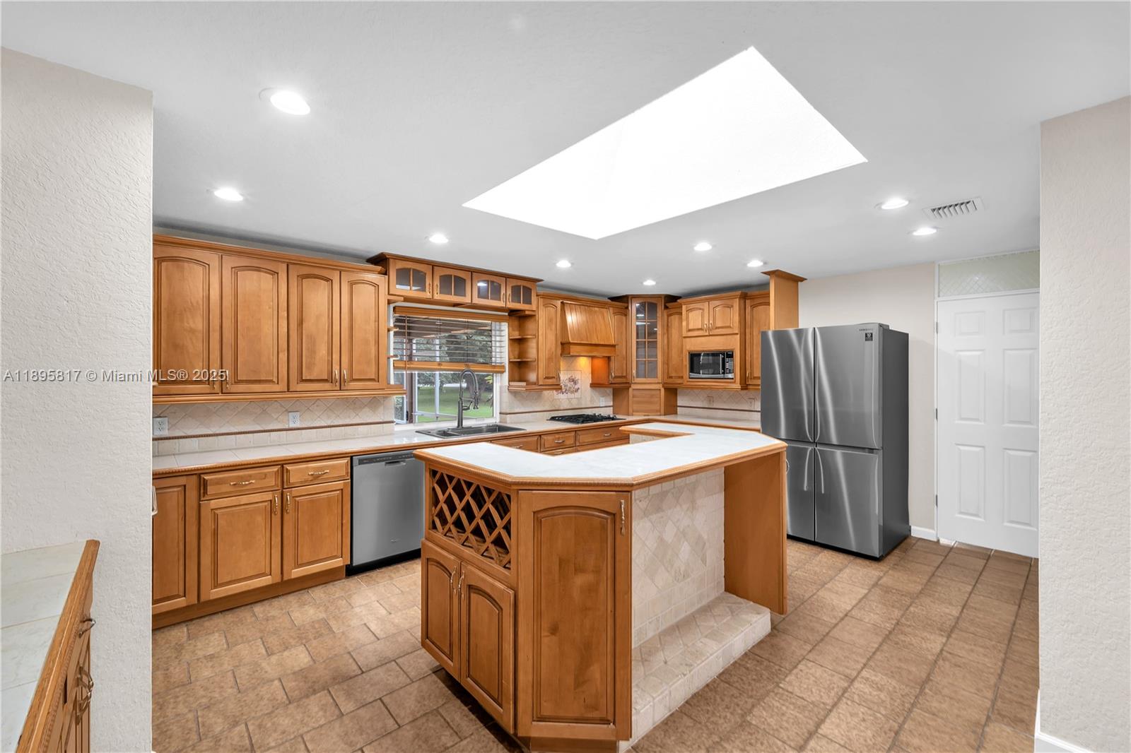 View photos, virtual tours, details... 4020 SW 112th Ave