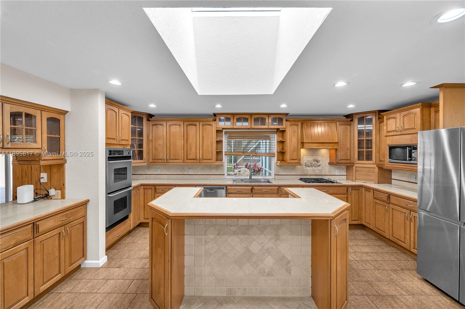 View photos, virtual tours, details... 4020 SW 112th Ave
