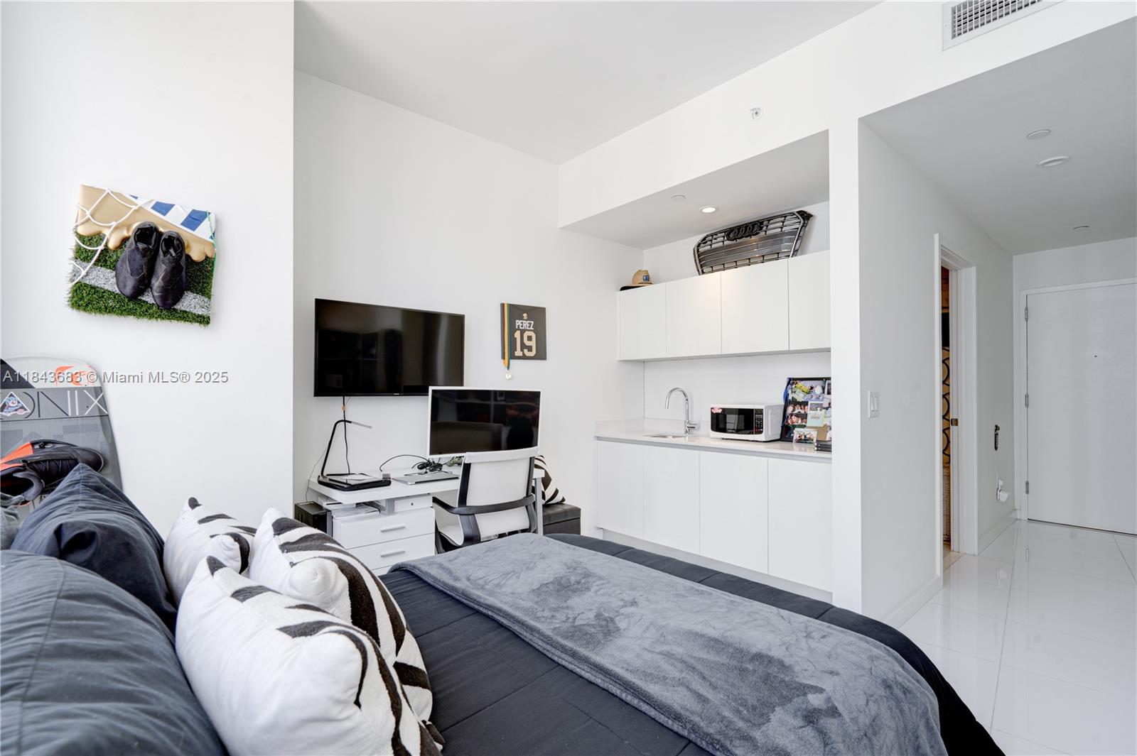851 NE 1st Ave 2901
