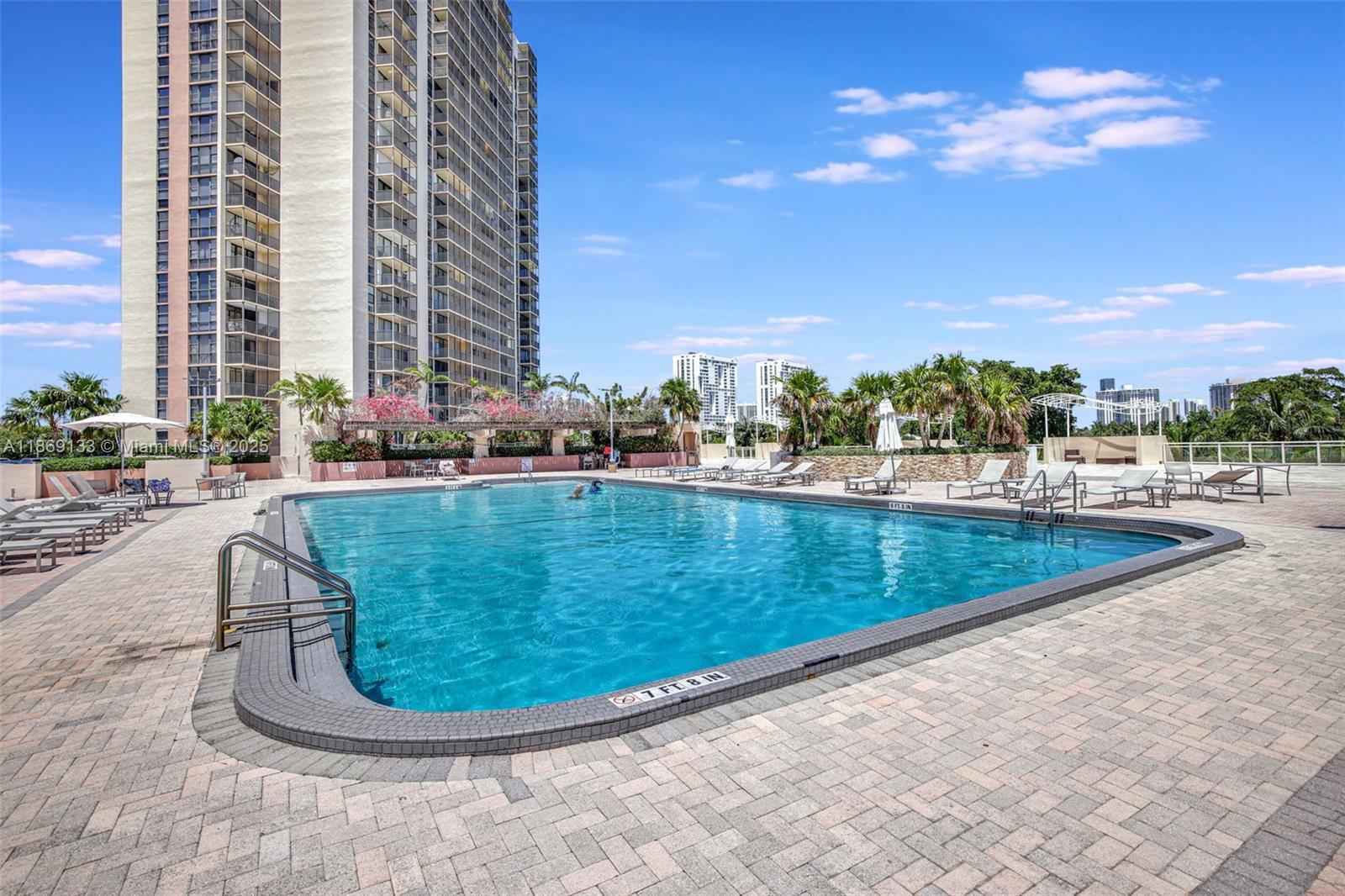 20379 W Country Club Dr 1639