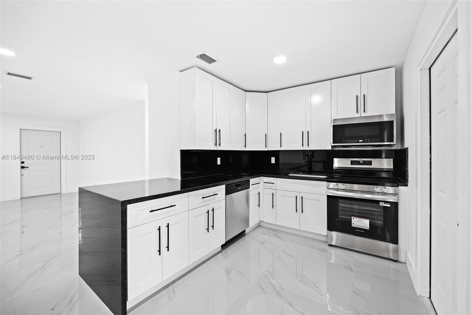 8201 SW 7th Ct, North Lauderdale, FL, 33068/$450,000 1 8201 SW 7th Ct