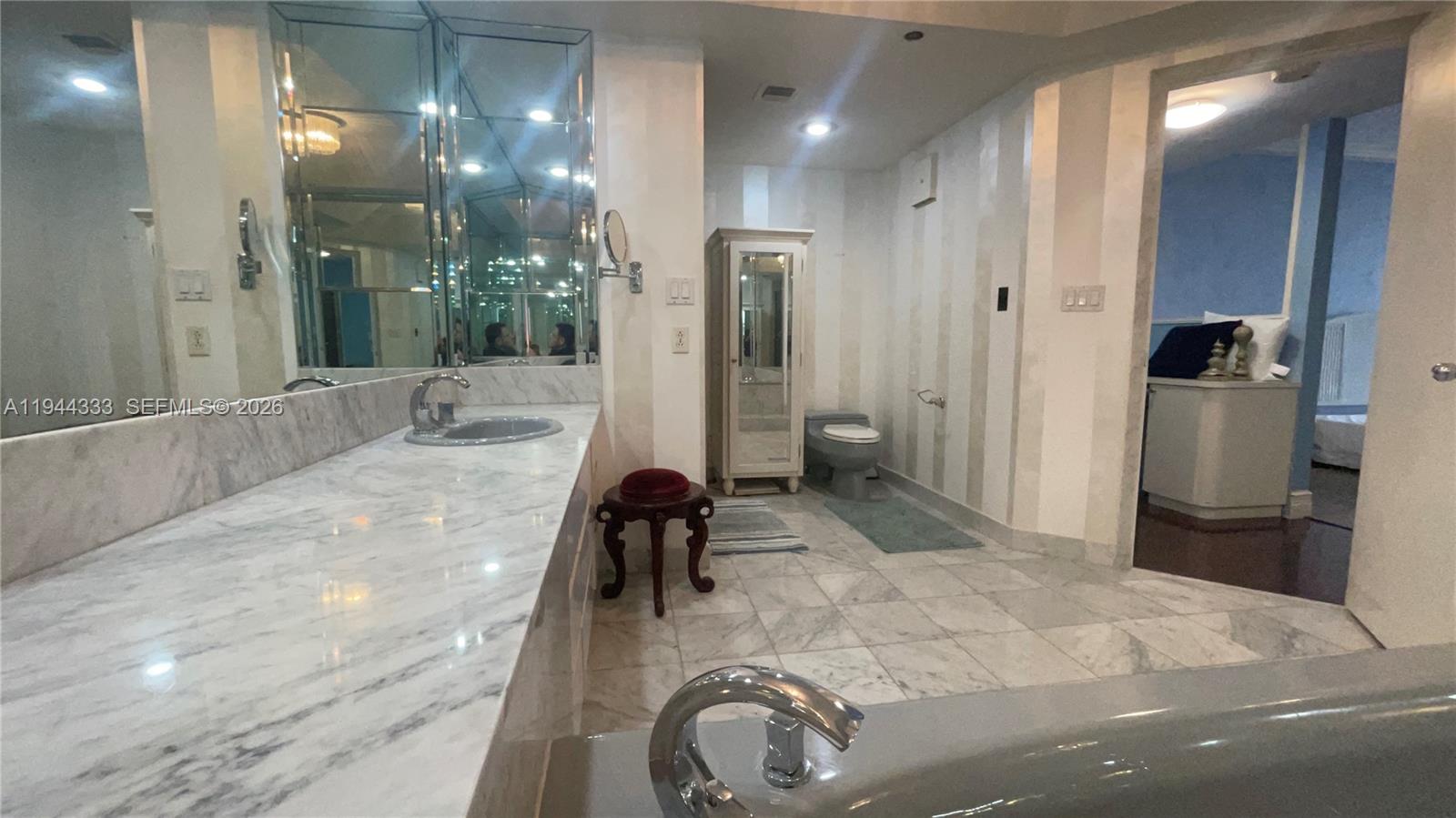 4000 ISL BLVD WILLIAMS IS - Residential